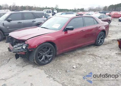 2020 Chrysler 300 Touring z USA, uszkodzony, nr VIN 2C3CCAAGXLH209353